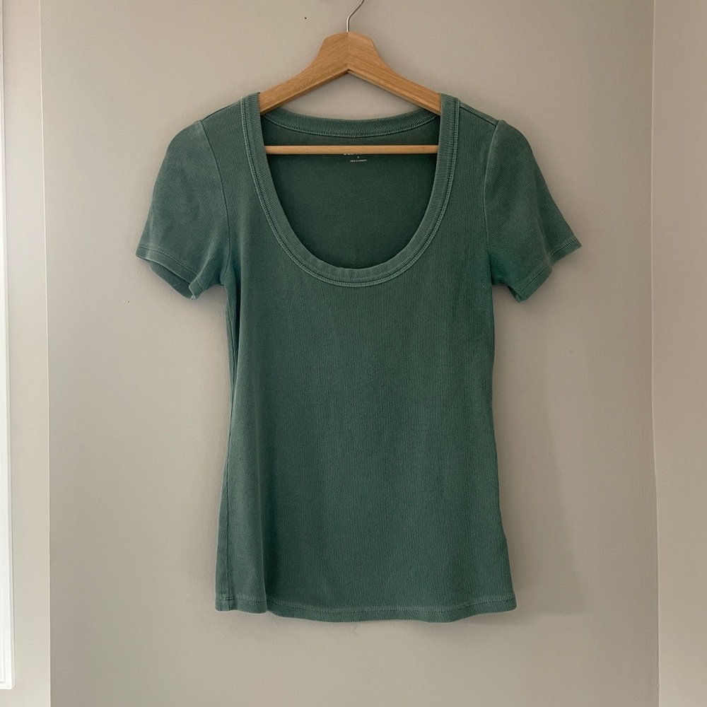 OLD NAVY scoop neck tee